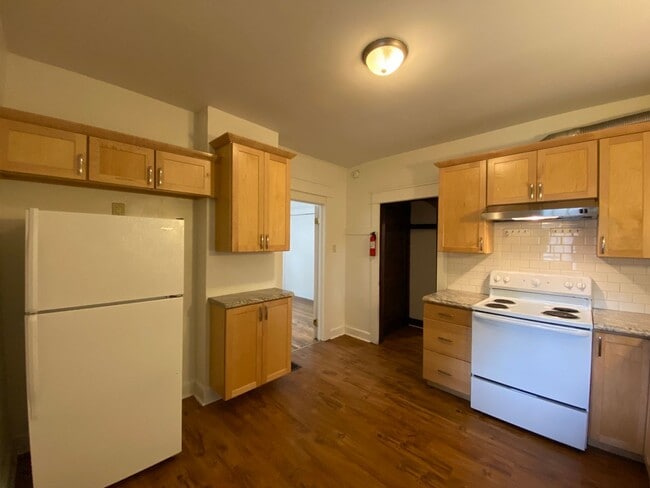 Foto del edificio - Available August 20th, 2026!