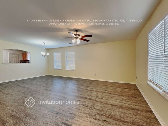 Foto del edificio - 6424 Mountain Pines Ln