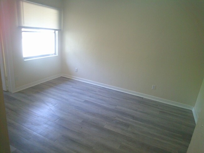 Building Photo - spacious two-bedroom, 2-bath with a bonus ...
