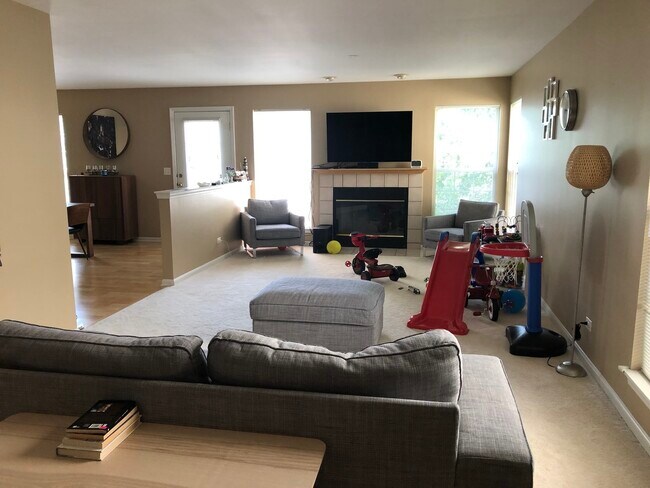 Foto del edificio - 3190 Foxridge Ct