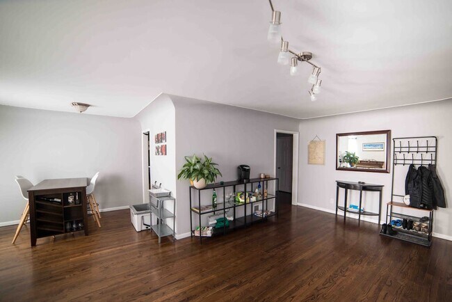 Building Photo - 485 Zenobia St