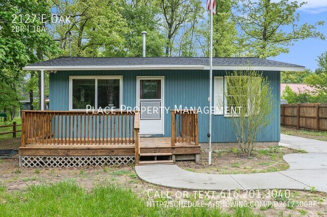 Building Photo - 2127 E Oak Updated 2 Bed/1Bath House!