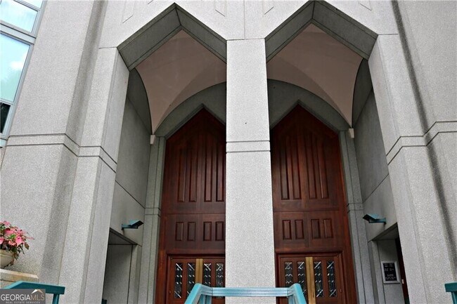 Foto del edificio - 2870 Pharr Ct S Northwest