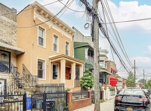 Building Photo - 576 Essex St