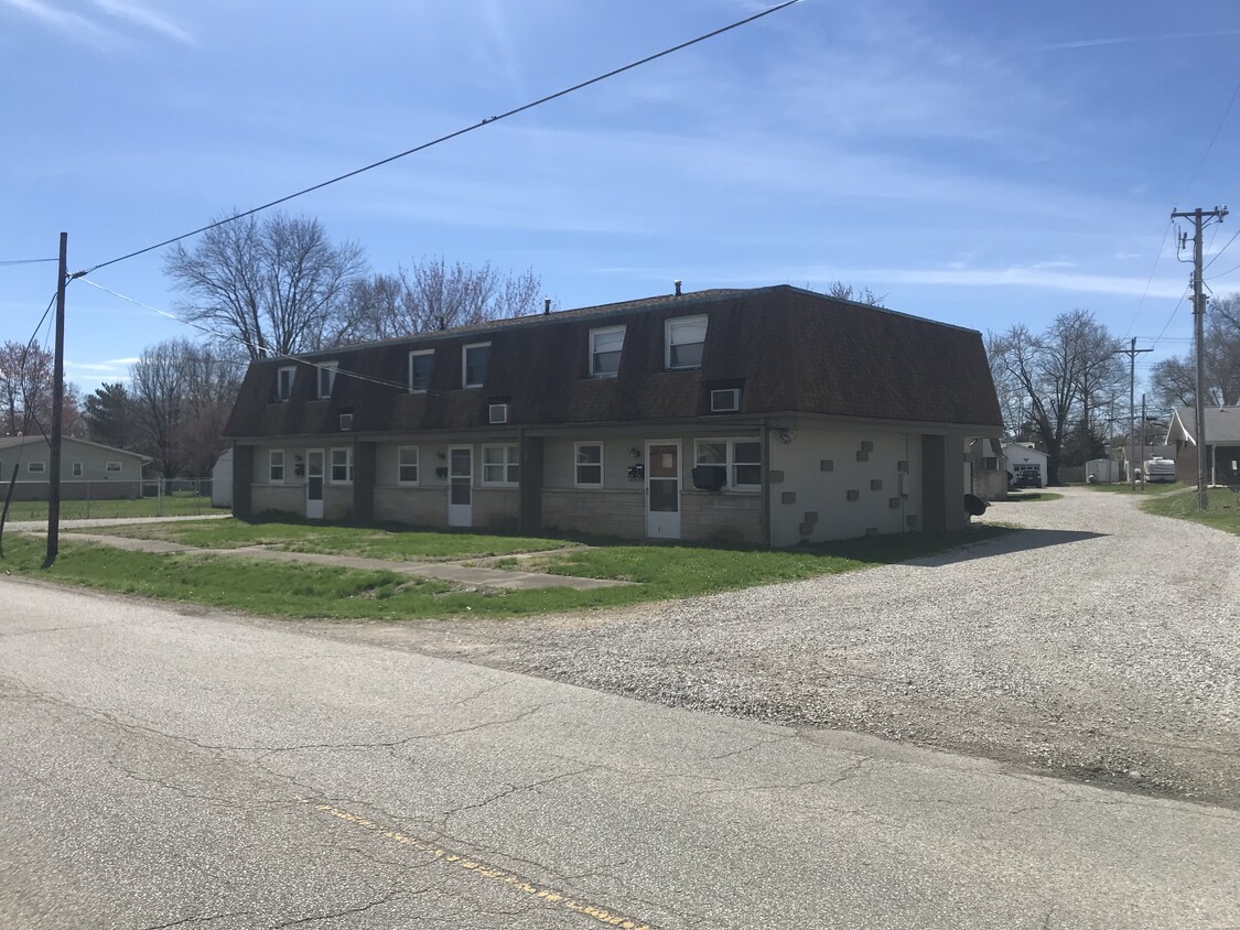 Primary Photo - 305 E Highland Ave