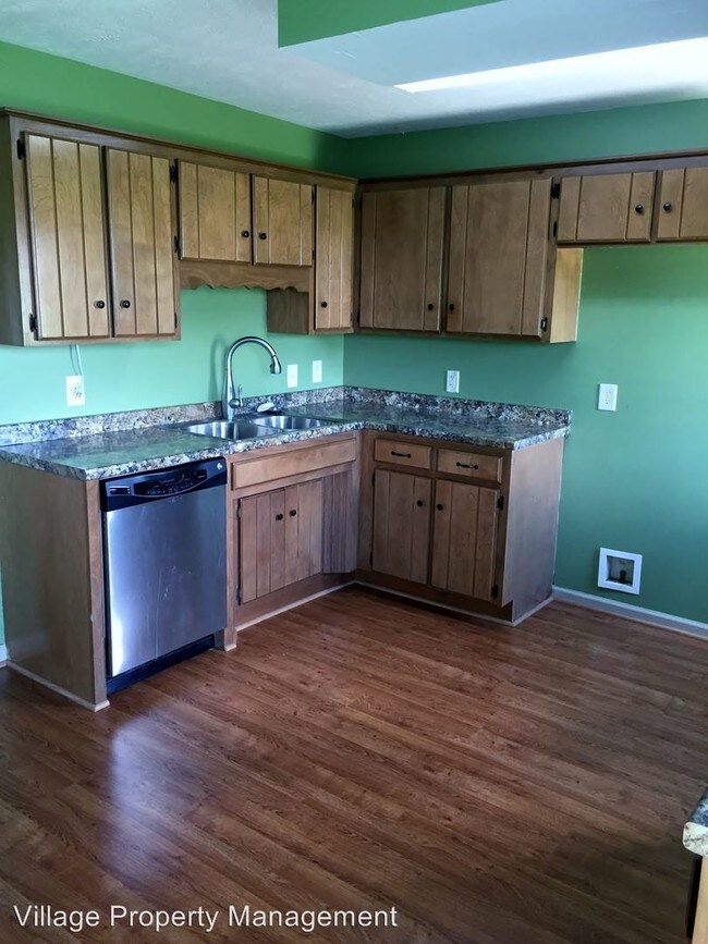 Building Photo - 206 Brittany Dr