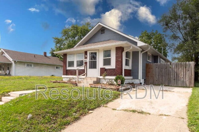 Building Photo - 1622 E Raymond St