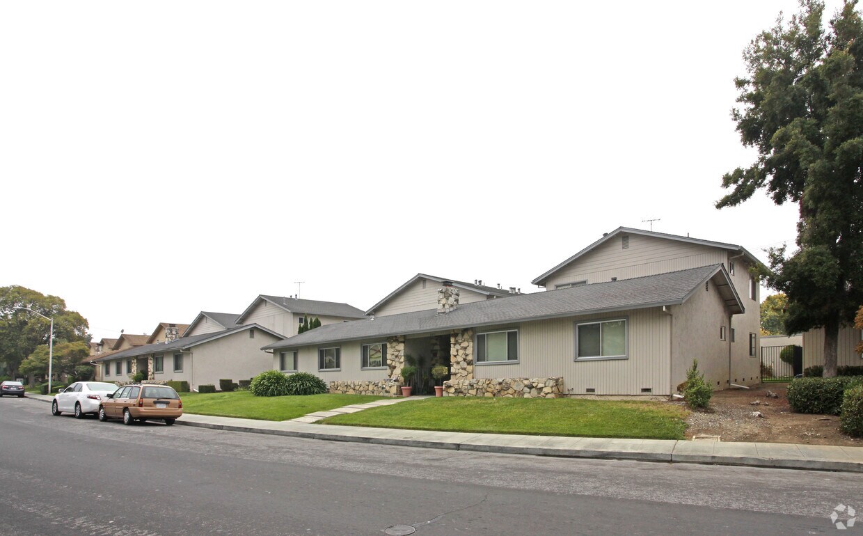 880 - 884 Burbank Dr - 880-884 Burbank Dr