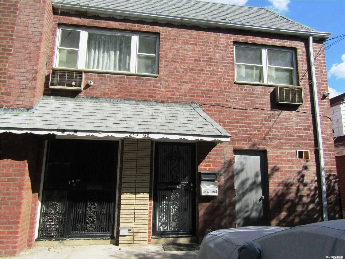 Foto principal - 213-06 Hillside Avenue