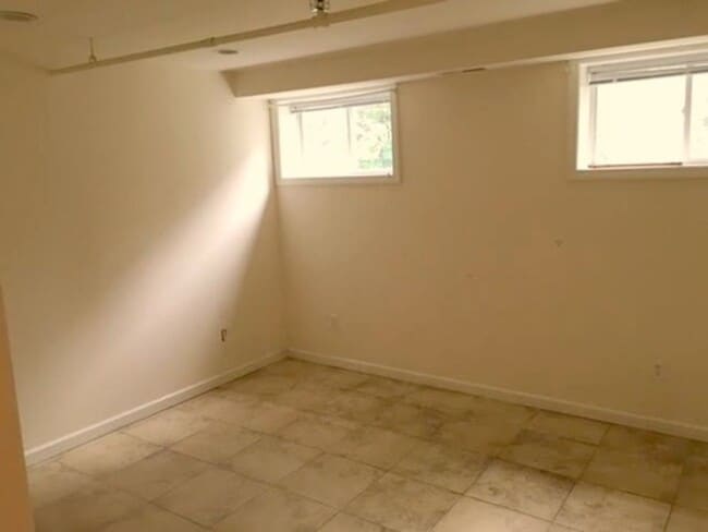 Building Photo - 355 Pearl St