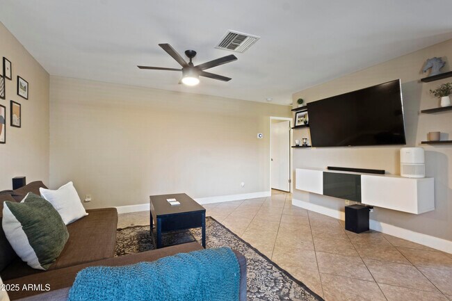 Foto del edificio - 9020 W Highland Ave