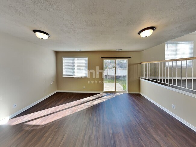 Foto del edificio - 1526 N 250 W