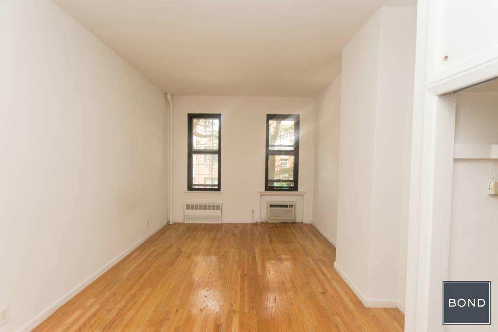Primary Photo - 280 E 81st St