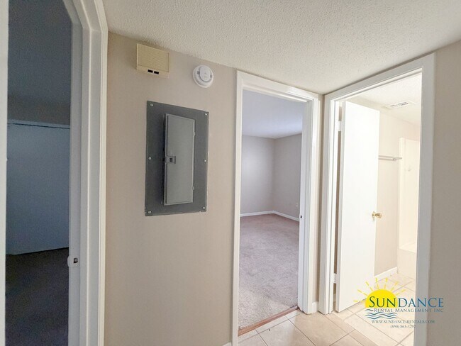 Building Photo - Updated 2 Bedroom Unit in Fort Walton Beach!