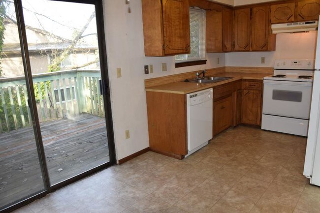 Building Photo - 2158 Navaho Ct SE