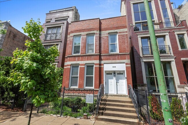 Building Photo - 858 N Paulina St
