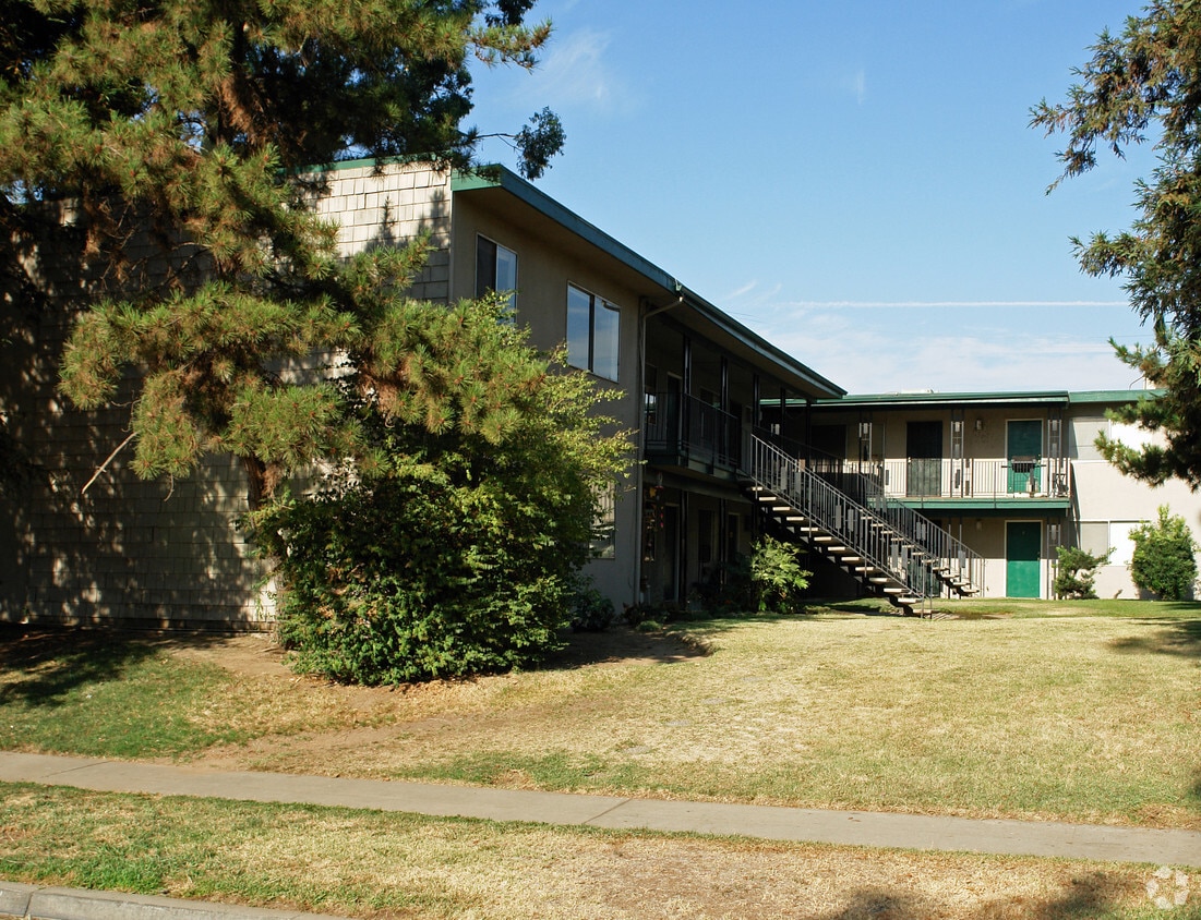 Primary Photo - The Redwoods at Fresno