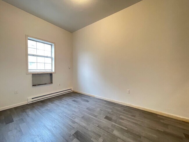 Building Photo - 871 Elsmere Pl