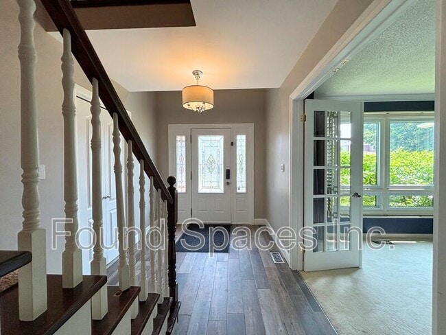 Building Photo - 2463 Overton Dr