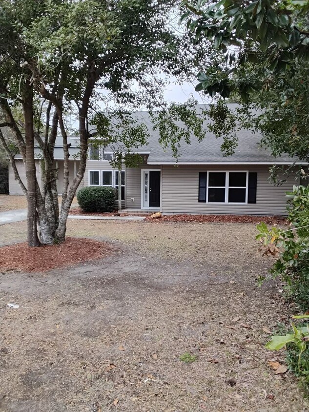 Primary Photo - Beautiful home located in Hubert