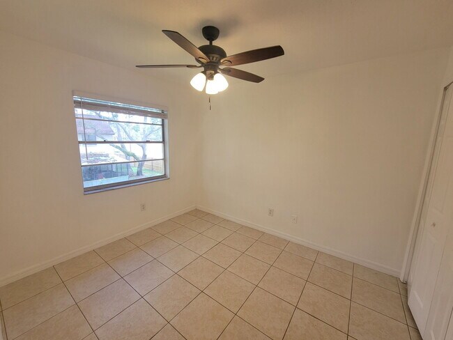 Foto del edificio - 5613 E 127th Ave