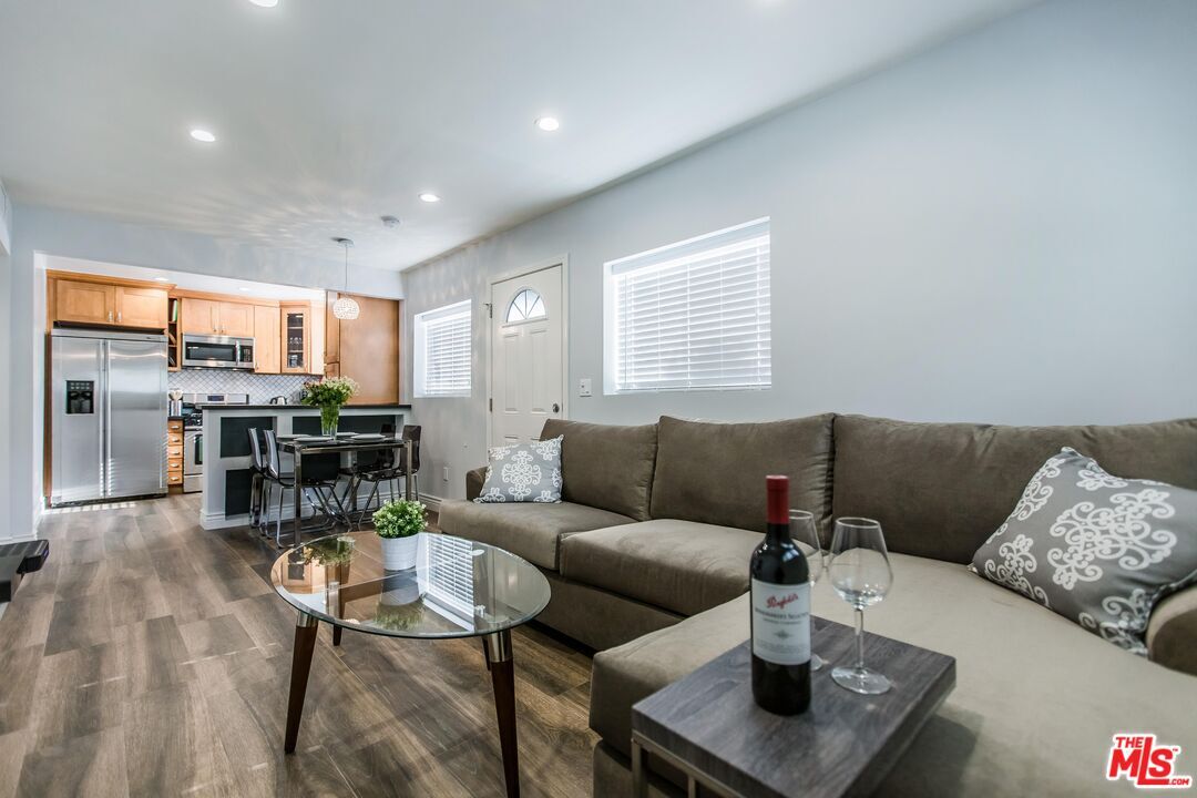 Foto principal - 4407 Irvine Ave