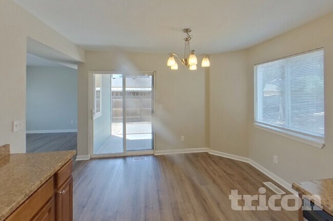 Foto del edificio - 4470 Hollyridge Dr