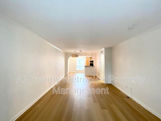 Building Photo - 4520 Holland Ave