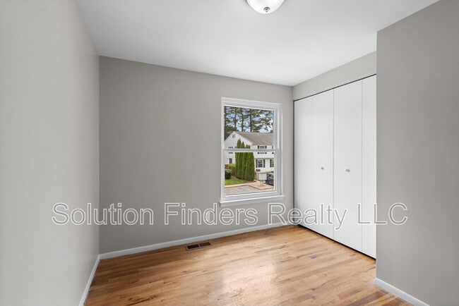 Building Photo - 42 Brookshire Dr