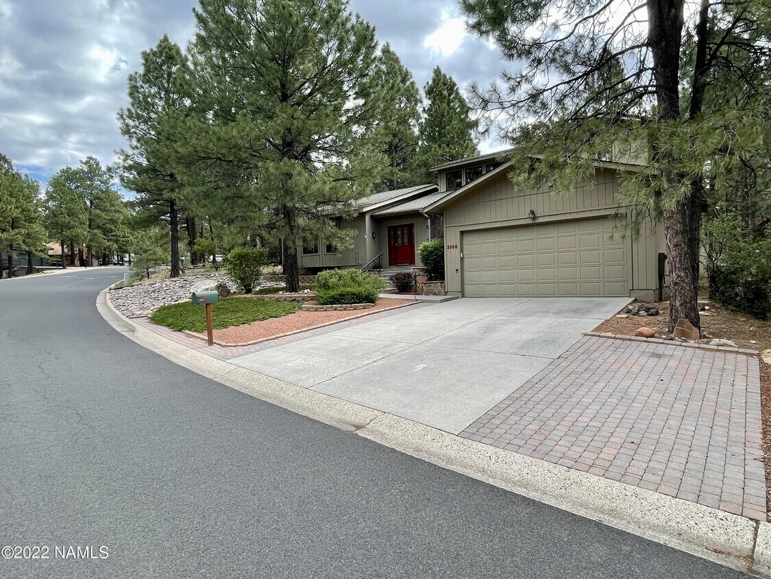 Foto principal - 2056 N Rain Tree Rd