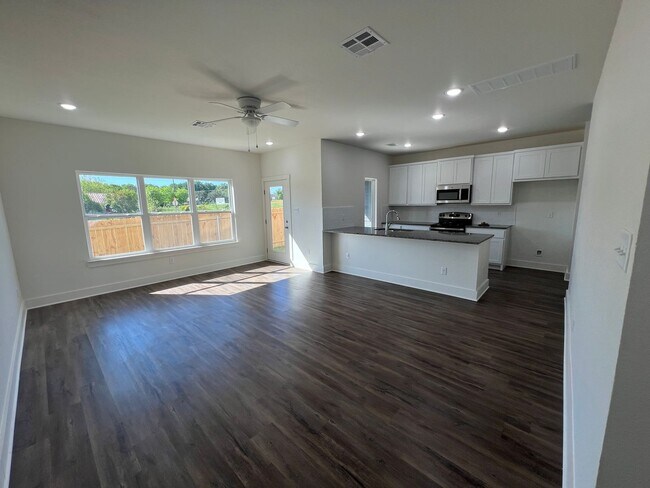 Building Photo - MOVE IN READY newly built townhomes in Bel...
