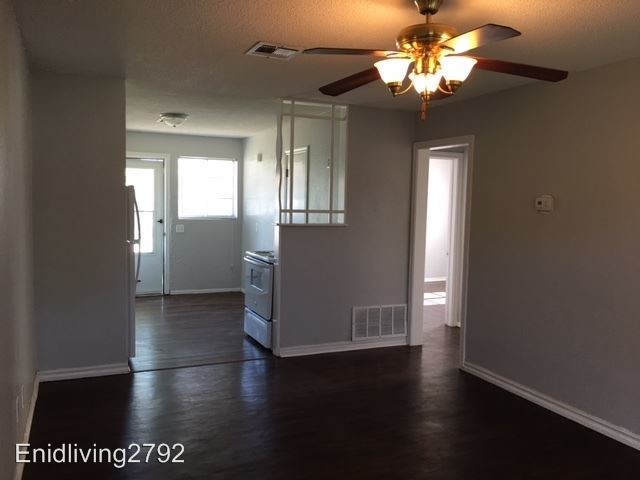 Foto del edificio - 1322 W Rupe Ave