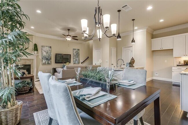 mesa de comedor - 580 Hampshire Dr