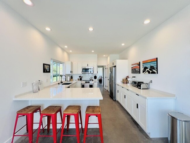 Building Photo - 94-1628-1628 Makali'i St