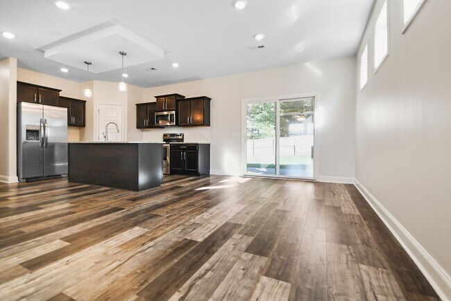 Building Photo - Pet Friendly Four Bedroom!