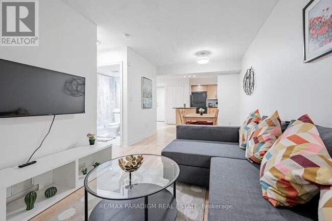 Building Photo - 250 Wellington St W