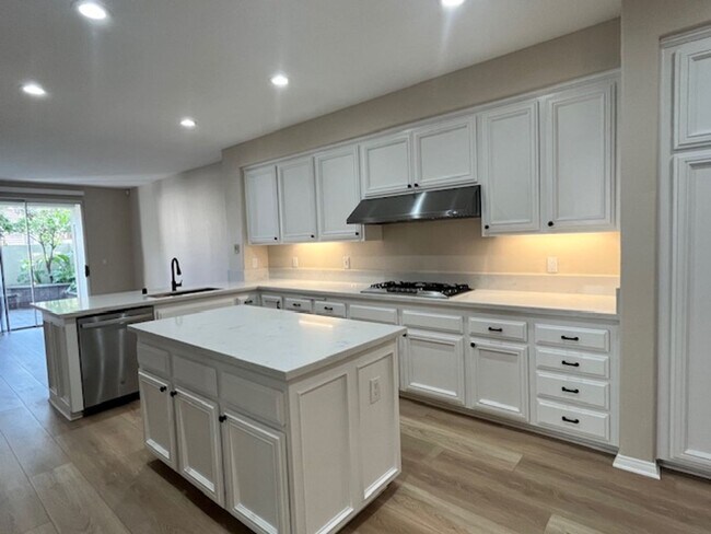 Foto del edificio - Brand New Irvine Remodel - Turtle Rock Stunner!