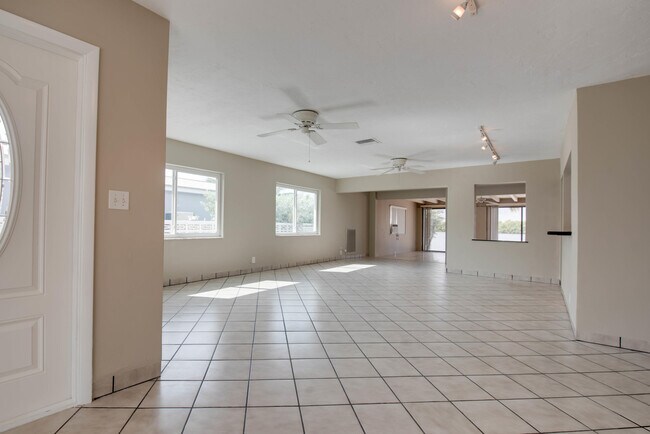 Building Photo - 121 Key Haven Rd