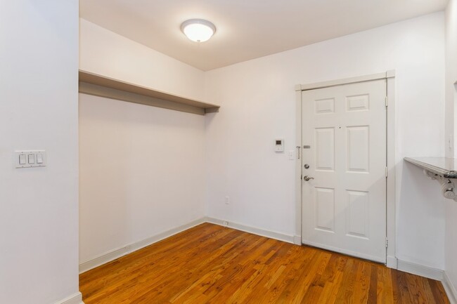 Building Photo - 515 Trinity Pl