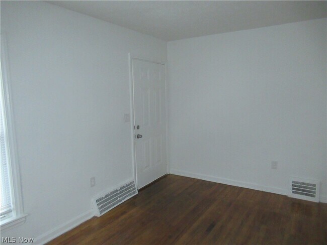 Foto del edificio - 1616 Douglas Rd