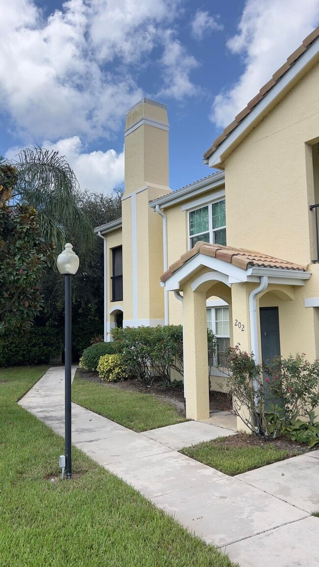 Foto del edificio - 148 SW Peacock Blvd