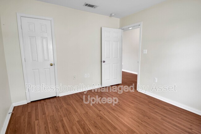 Foto del edificio - 5711 Arlington Park Dr