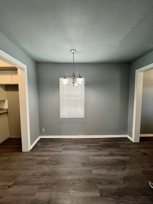 Second Story 1/1 Apartment in Ennis For Rent! House Rental in Ennis