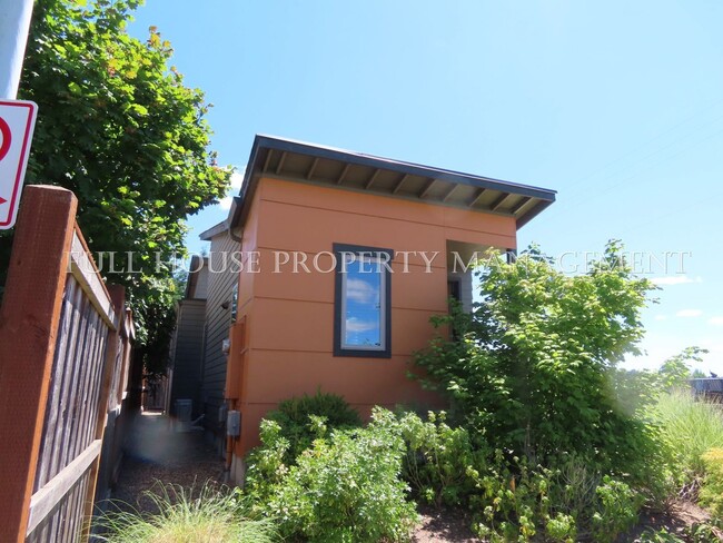 Building Photo - 1 br, 1 bath House - 1213 Little John Ln.