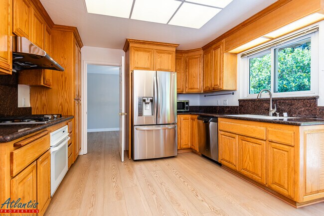 Building Photo - 297 San Moreno Pl