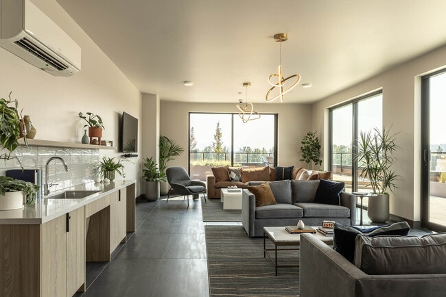 Overlook Club amenity featuring co-working areas - AMLI Redmond Way