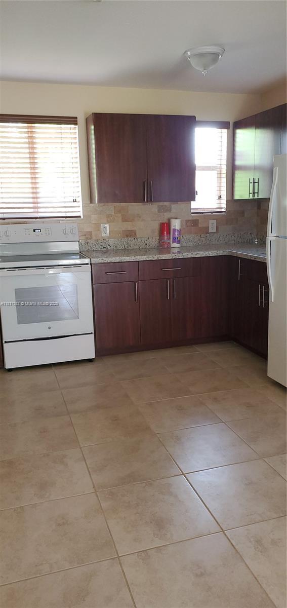 Foto del edificio - 1740 NE 148th St