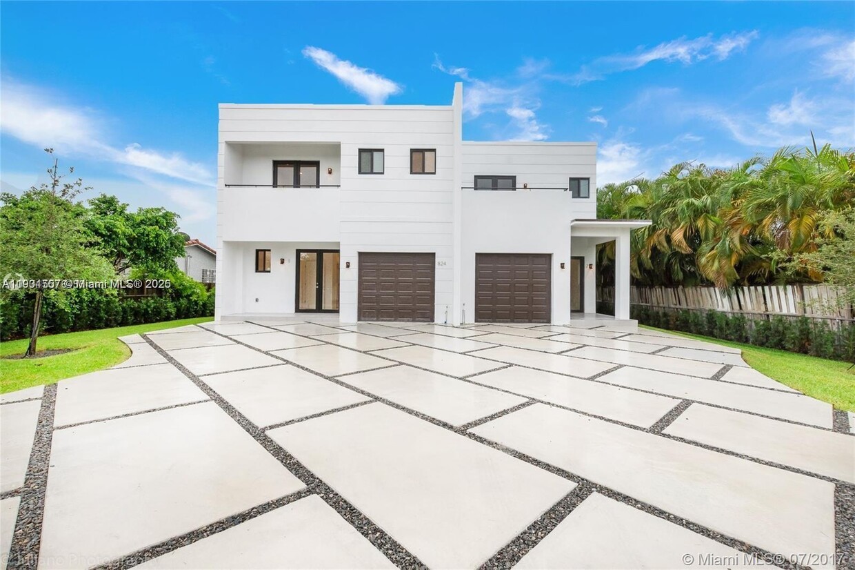 Foto principal - 824 SW 74th Ct