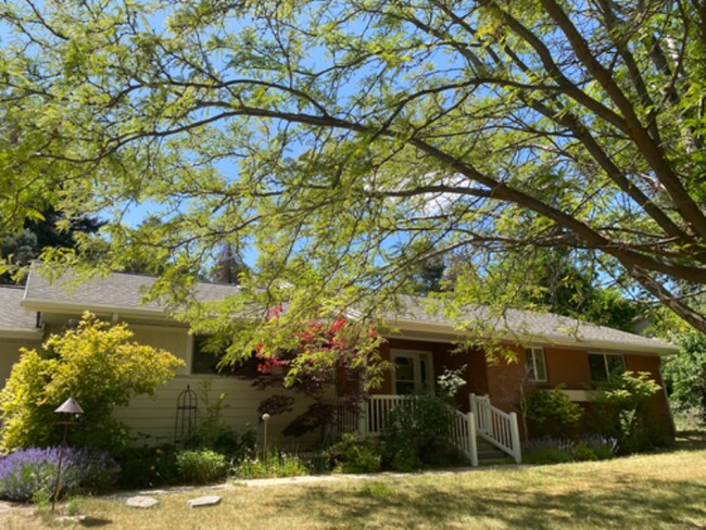 Foto del edificio - 6109 Woodland Dr