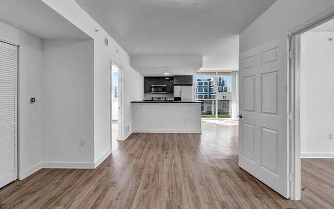 Foto del edificio - 601 NE 23rd St